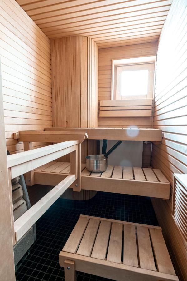 2Ndhomes Stylish 1Br Home With Balcony And Sauna In Kamppi Center ヘルシンキ エクステリア 写真