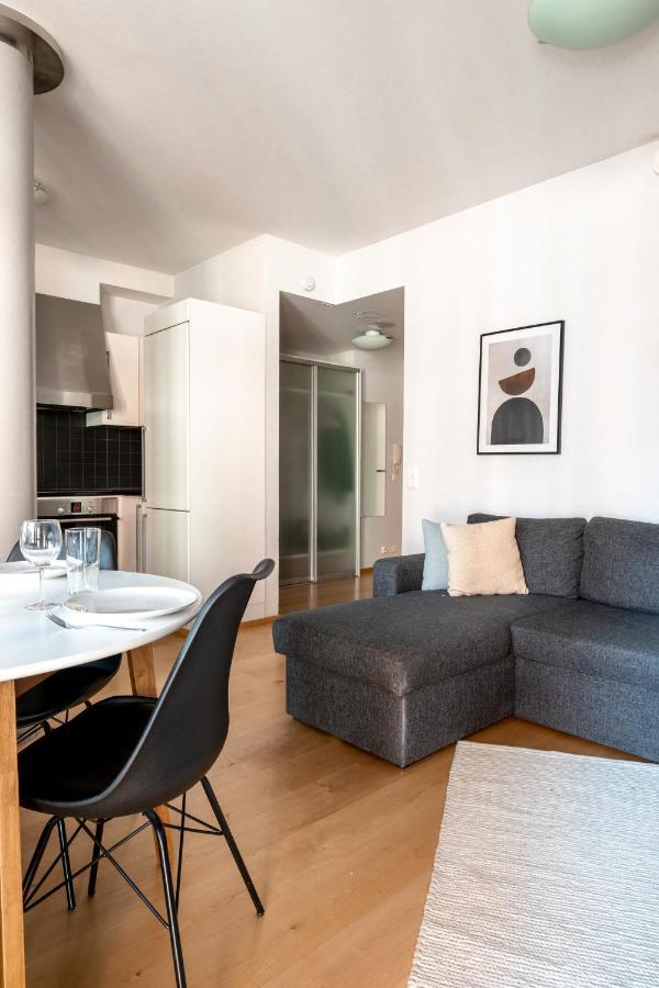 2Ndhomes Stylish 1Br Home With Balcony And Sauna In Kamppi Center ヘルシンキ エクステリア 写真